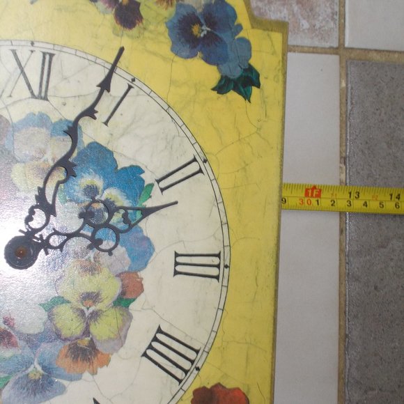 Wood clock with pansy design, as is - Picture 4 of 4